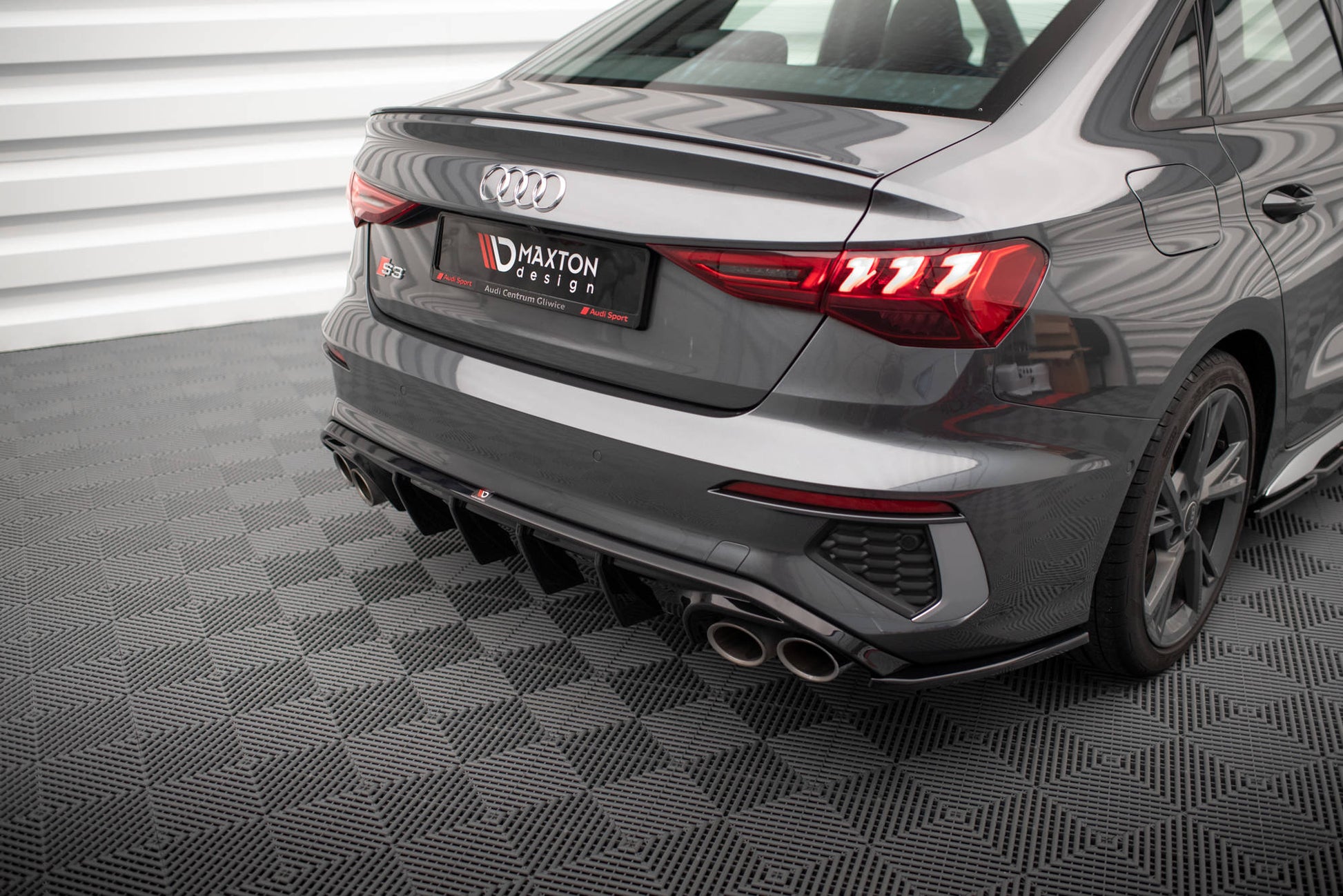 Diffusor Heck Ansatz für Audi S3 Limousine 8Y schwarz Hochglanz