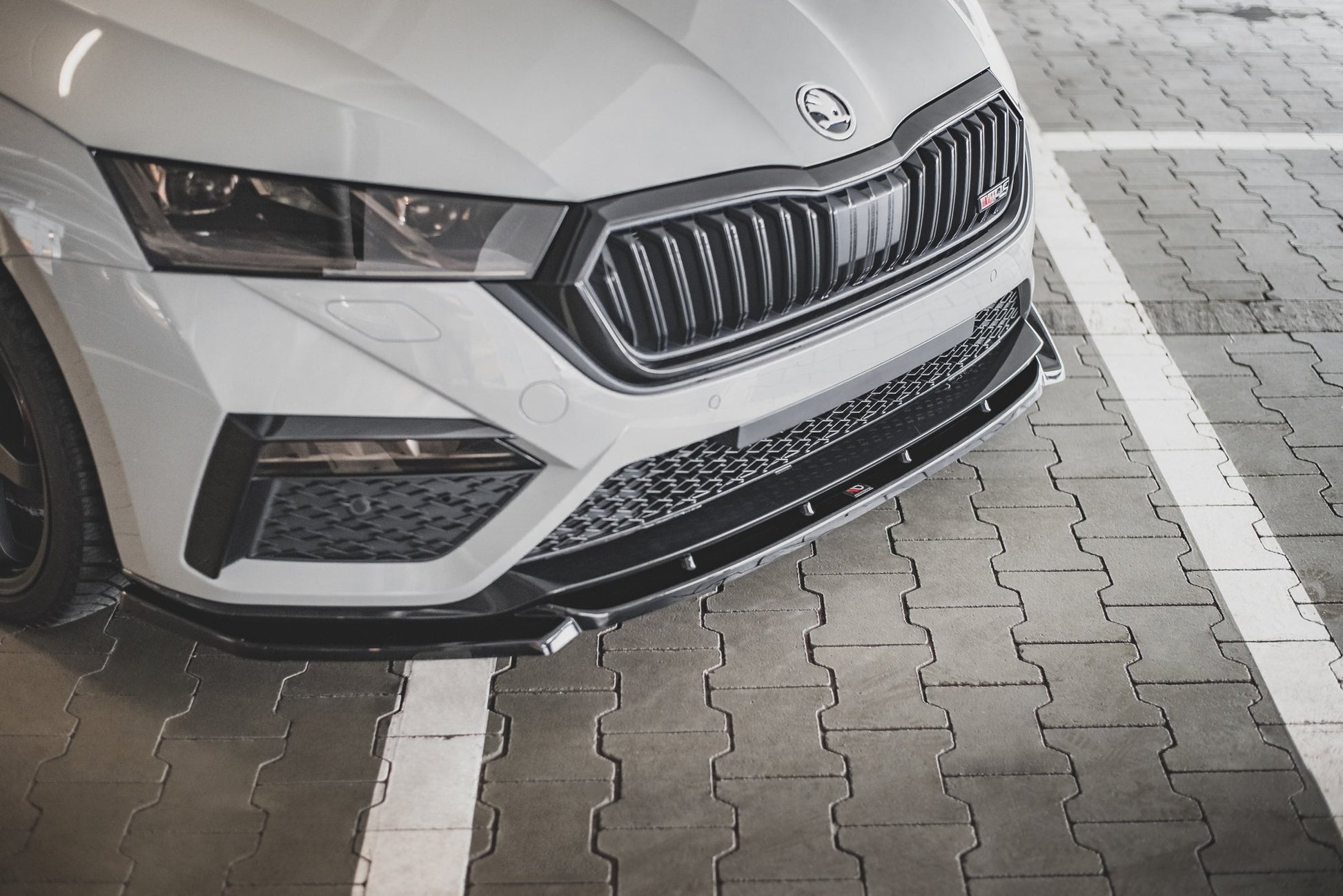 Front Ansatz V.3 für Skoda Octavia RS Mk4 schwarz Hochglanz