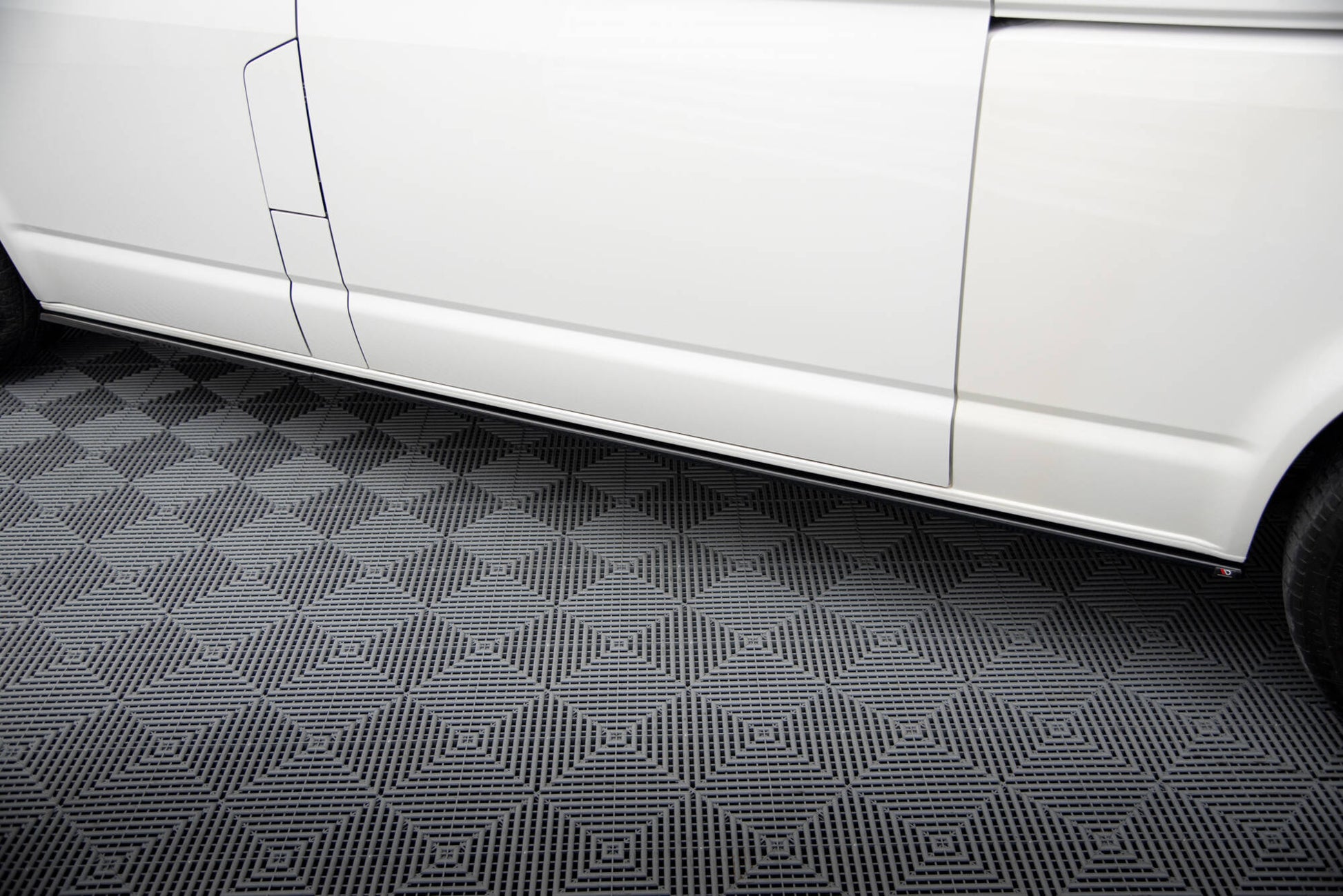 Seitenschweller Ansatz für VW T6 Long Facelift schwarz Hochglanz
