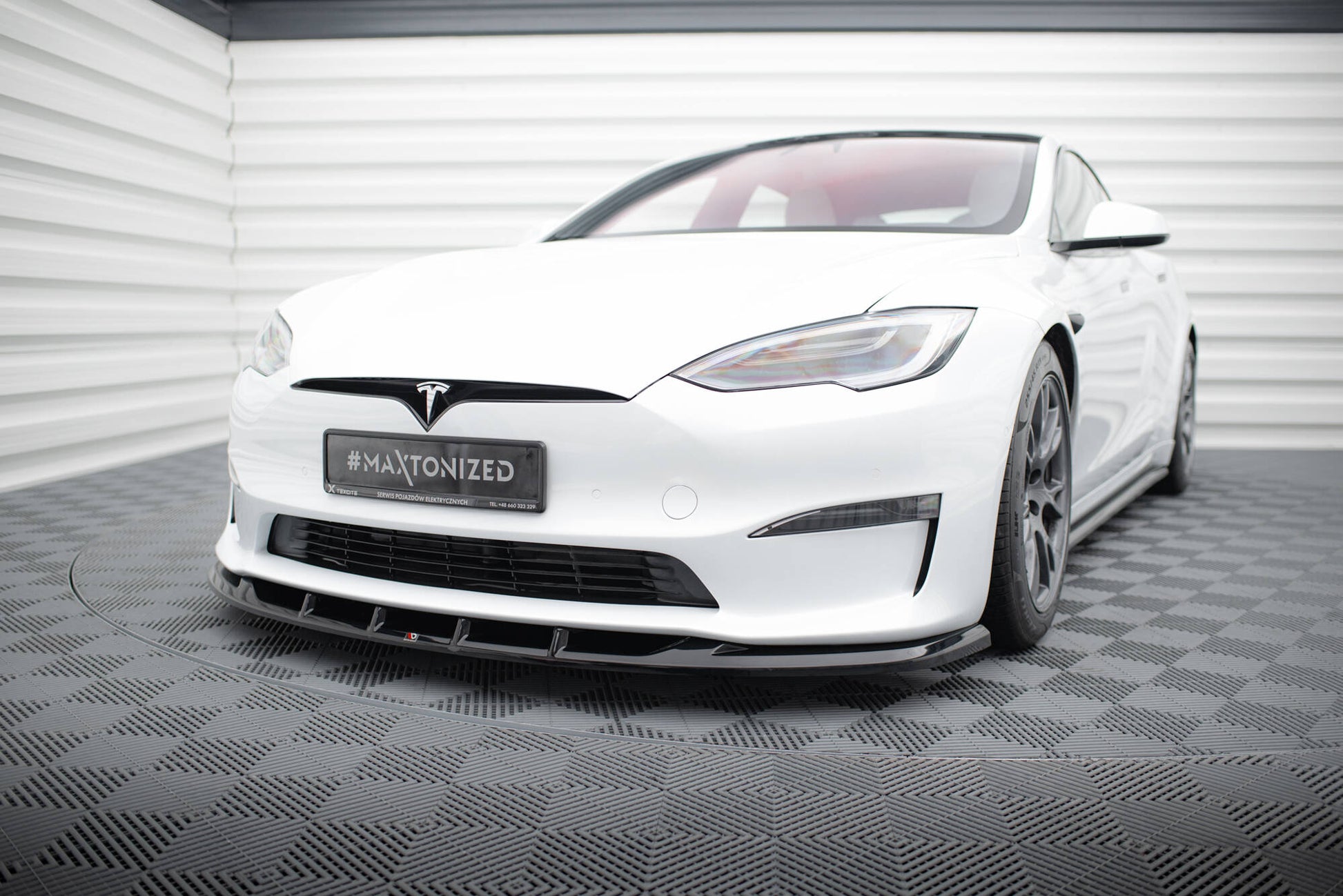 Front Ansatz V.3 für Tesla Model S Plaid Mk1 Facelift schwarz Hochglanz