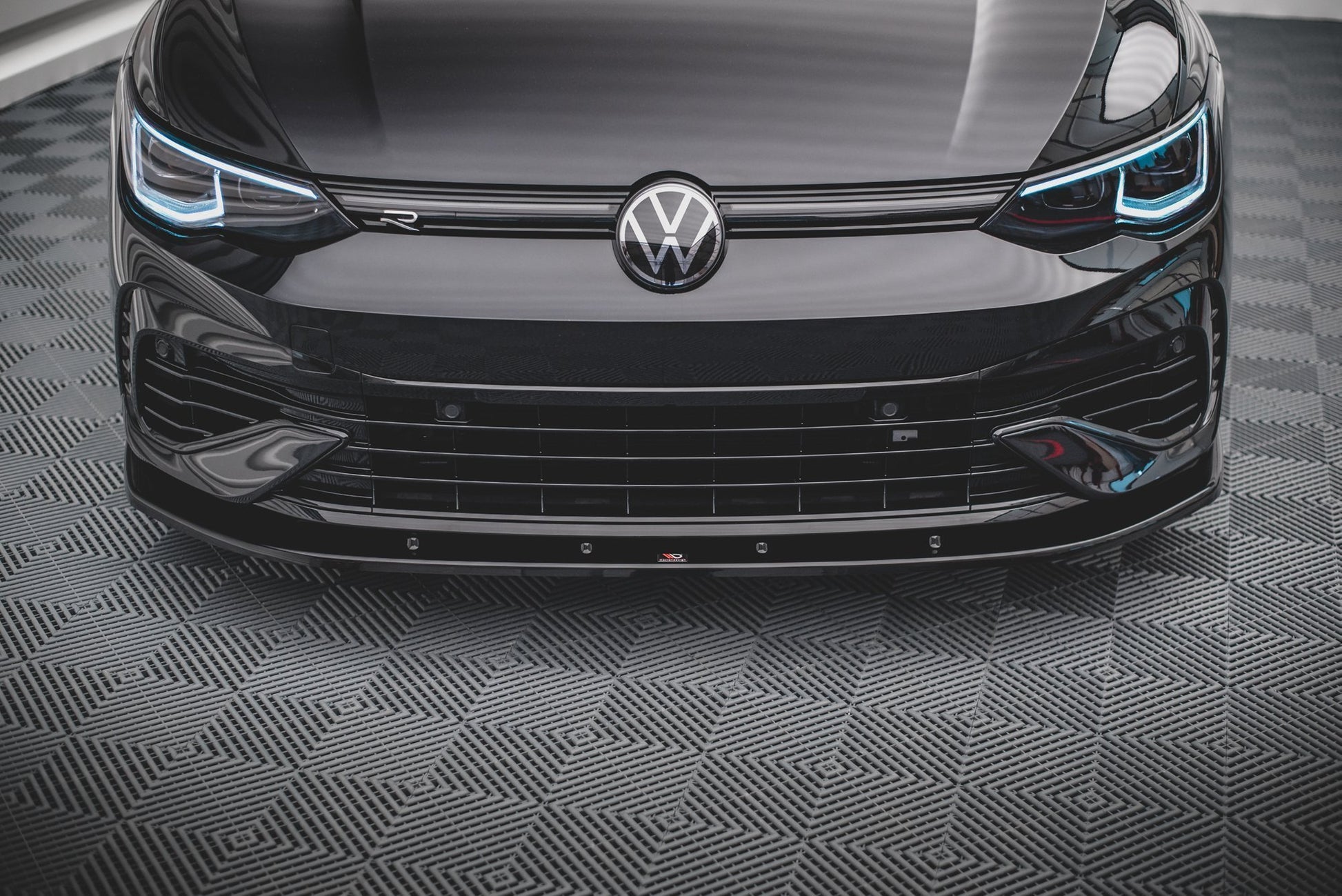 Front Ansatz V.1 für VW Golf R Mk8 schwarz Hochglanz