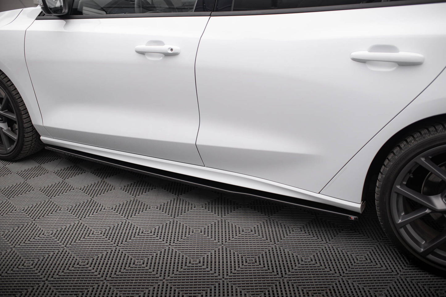 Seitenschweller Ansatz für V.3 für Ford Focus ST / ST-Line Mk4 Facelift schwarz Hochglanz