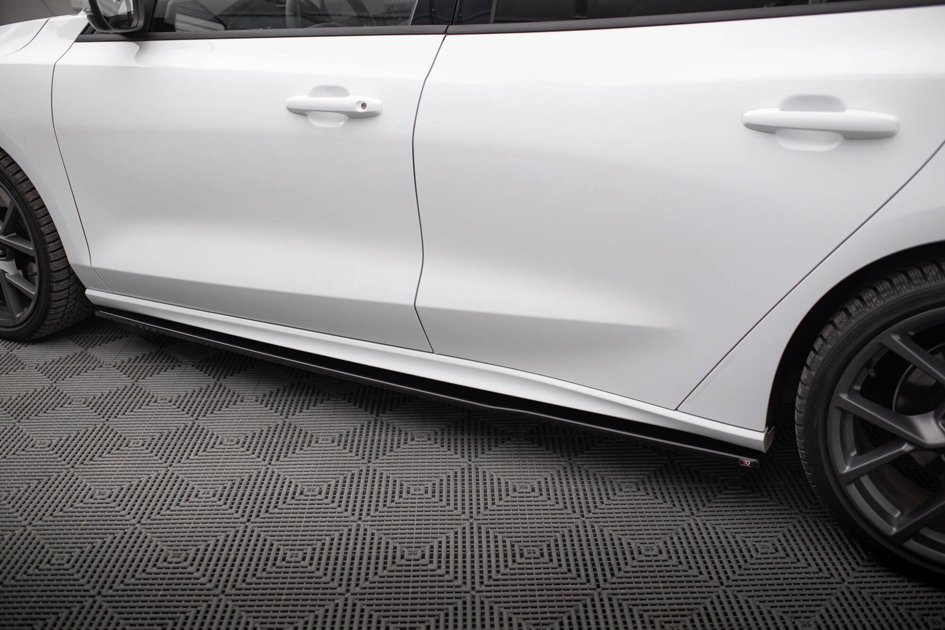 Seitenschweller Ansatz für V.3 für Ford Focus ST / ST-Line Mk4 Facelift schwarz Hochglanz