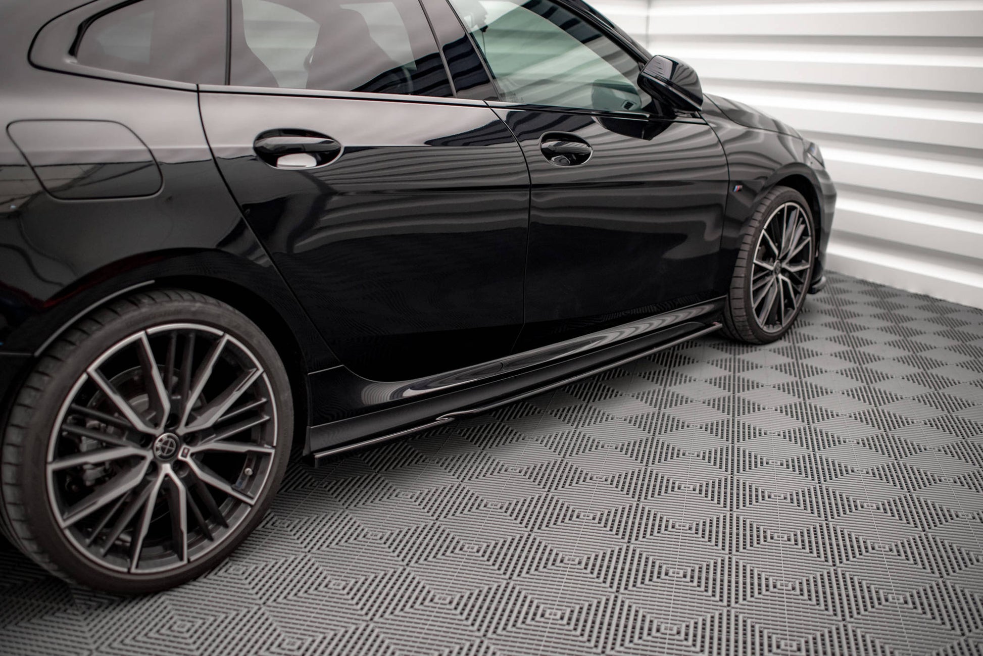 Seitenschweller Ansatz für V.1 für BMW 2 Gran Coupe M-Paket / M235i F44 schwarz Hochglanz