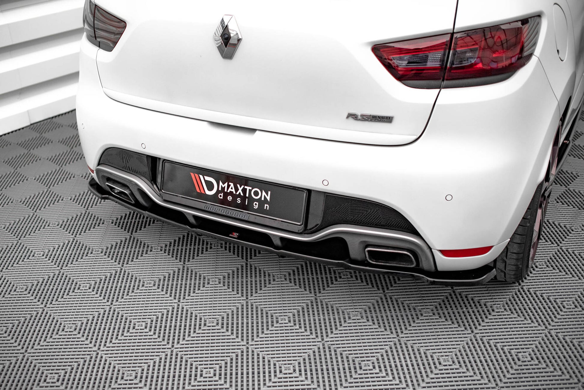 Mittlerer Cup Diffusor DTM Look Heck Ansatz für Renault Clio RS Mk4 schwarz Hochglanz