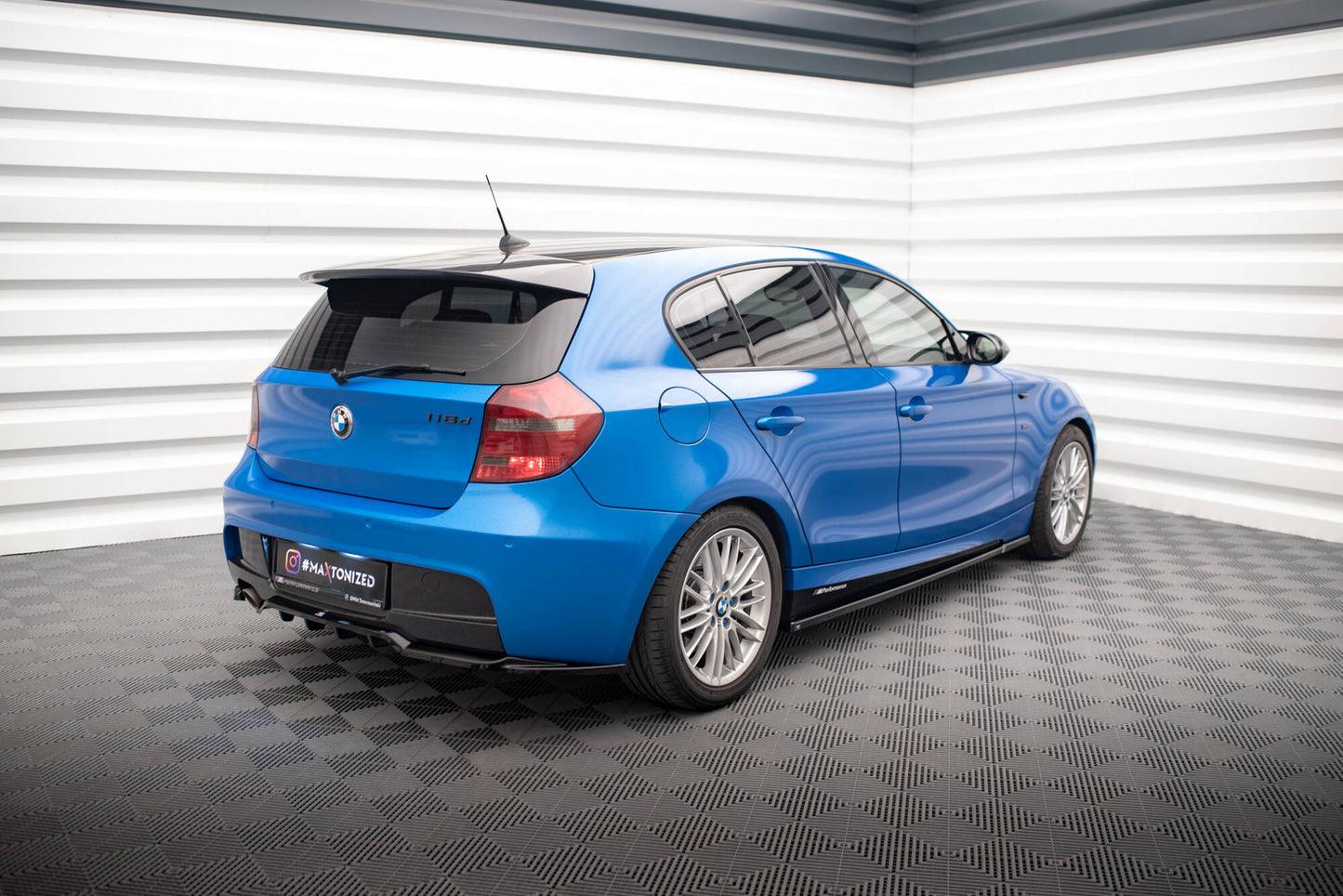 Mittlerer Cup Diffusor DTM Look Heck Ansatz für BMW 1er M-Paket E87 Facelift schwarz Hochglanz