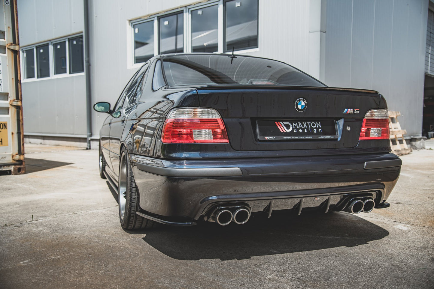 Heck Ansatz Flaps Diffusor für BMW M5  / 5 M-Paket E39 schwarz Hochglanz