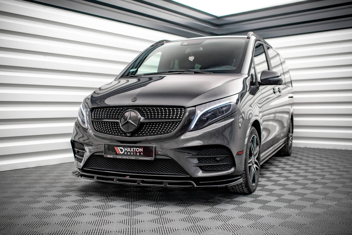 Front Ansatz V.5 für Mercedes-Benz V-Klasse AMG-Line W447  schwarz Hochglanz