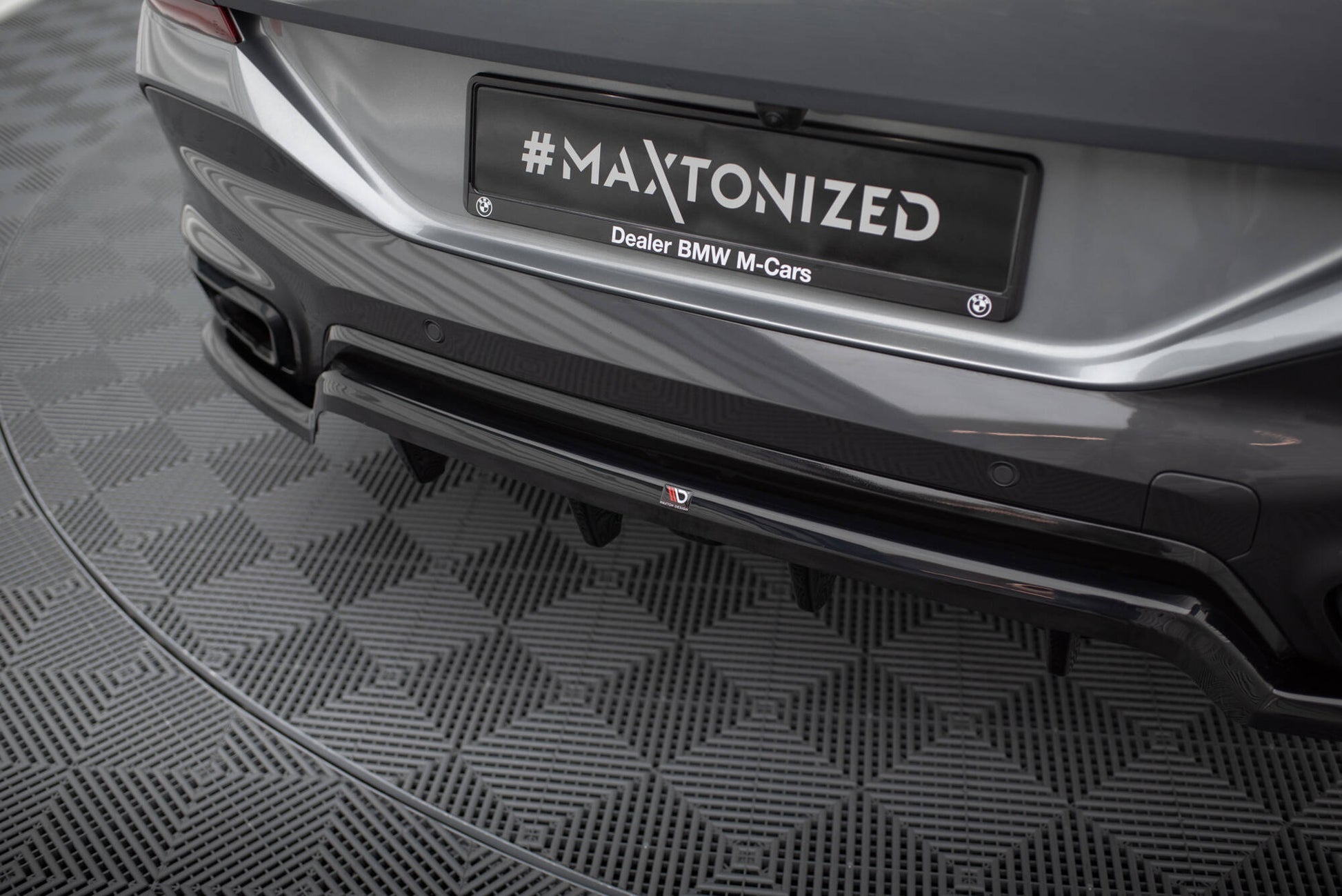 Mittlerer Cup Diffusor DTM Look Heck Ansatz für V.1 BMW X6 M-Paket G06 Facelift schwarz Hochglanz