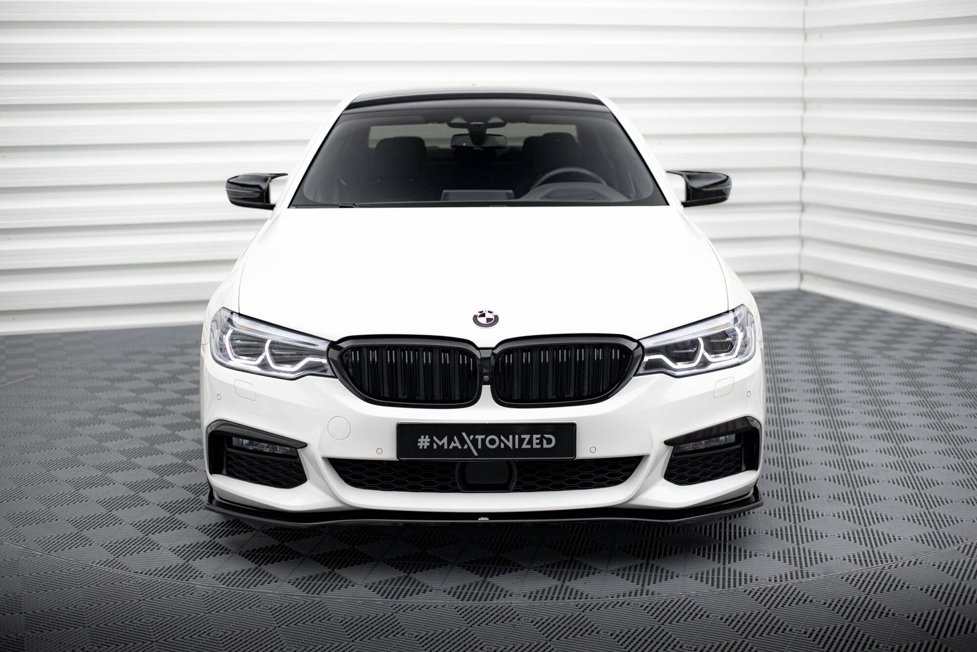 Front Ansatz V.2 für BMW 5er M-Paket / M550d / M550i G30/ G31 M-Paket schwarz Hochglanz