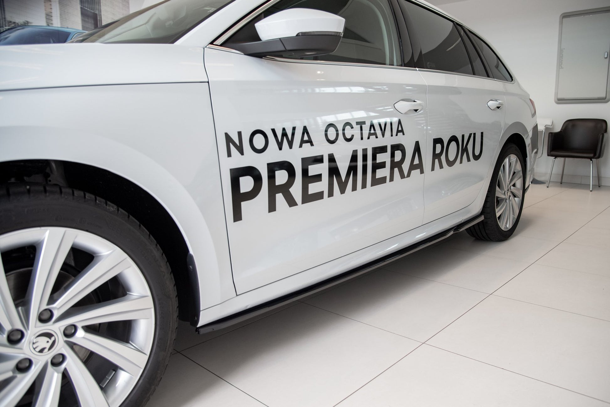 Seitenschweller Ansatz V.2 für Skoda Octavia Mk4  schwarz Hochglanz