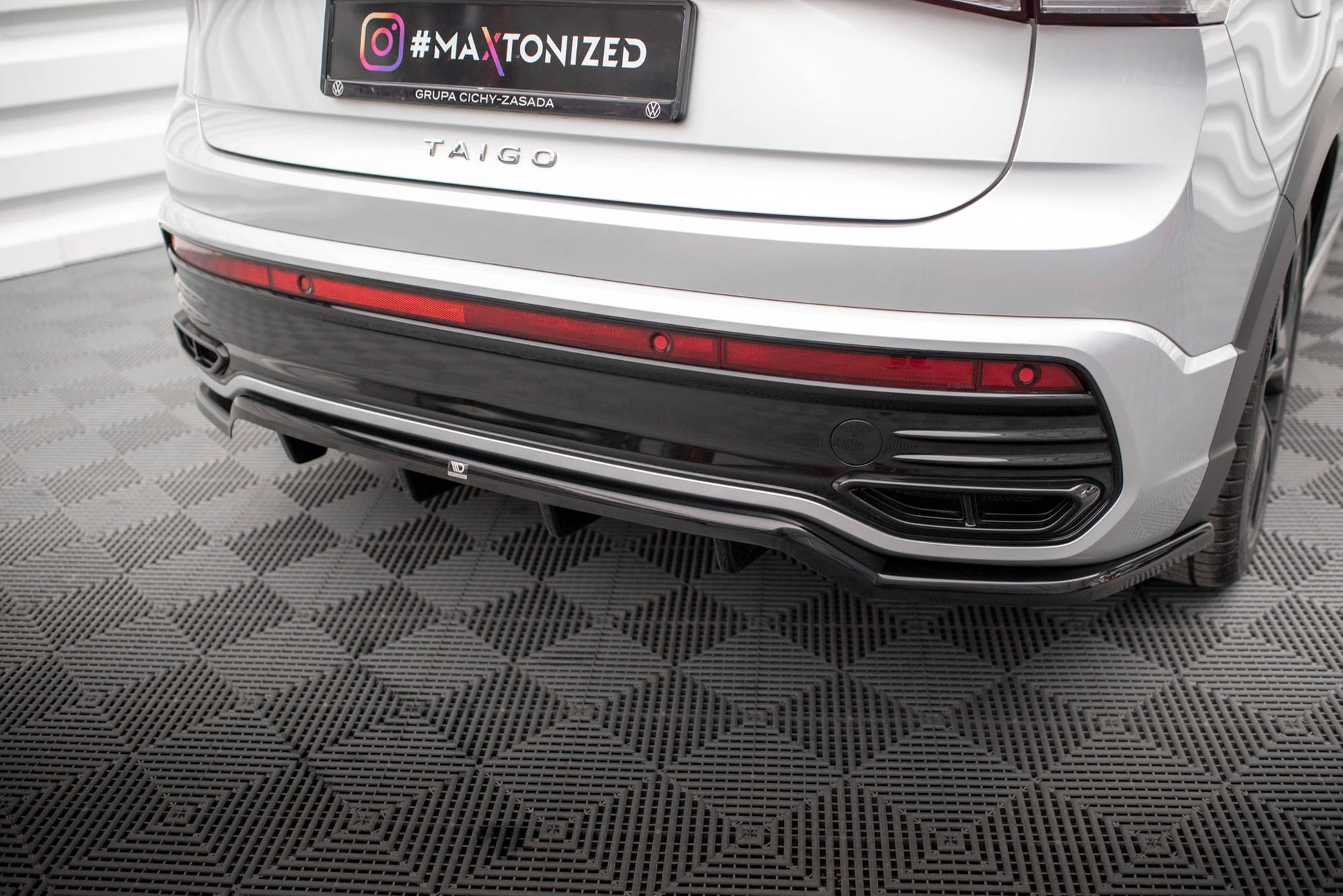 Mittlerer Cup Diffusor DTM Look Heck Ansatz für VW Taigo R-Line Mk1 schwarz Hochglanz