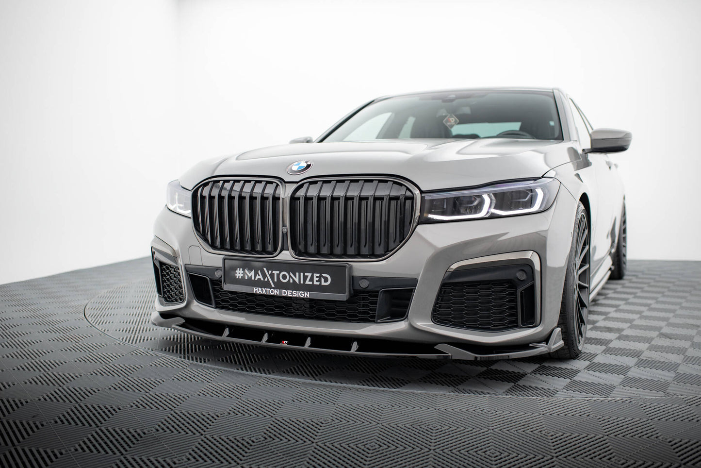 Front Ansatz V.5 für BMW 7 M-Paket G11 / G12 Facelift schwarz Hochglanz