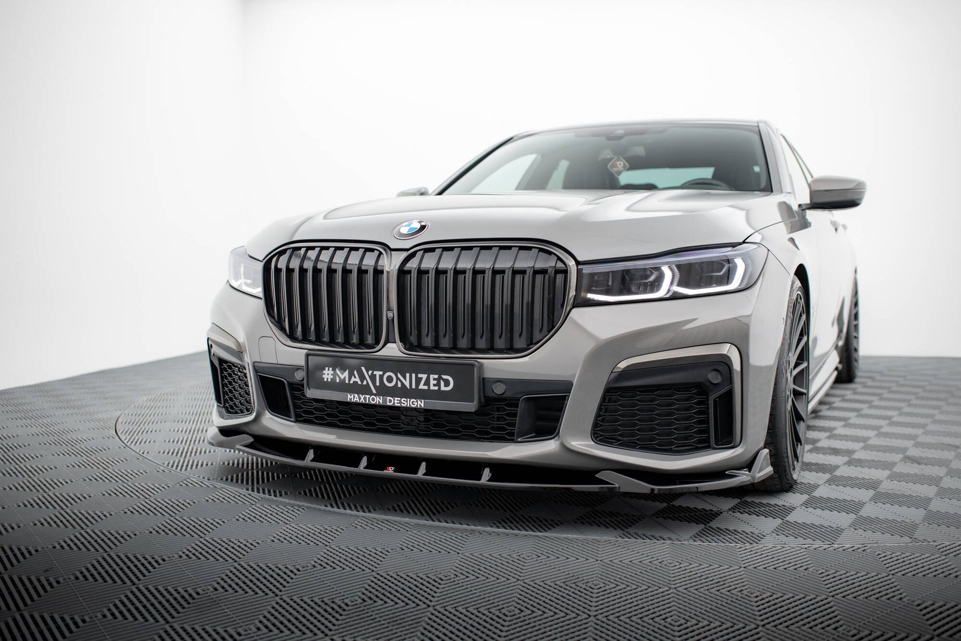 Front Ansatz V.5 für BMW 7 M-Paket G11 / G12 Facelift schwarz Hochglanz