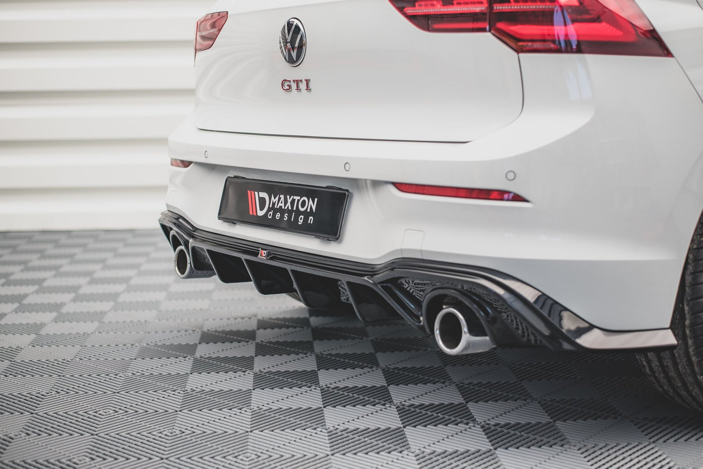 Diffusor Heck Ansatz V.2 für VW Golf GTI Mk8 schwarz Hochglanz