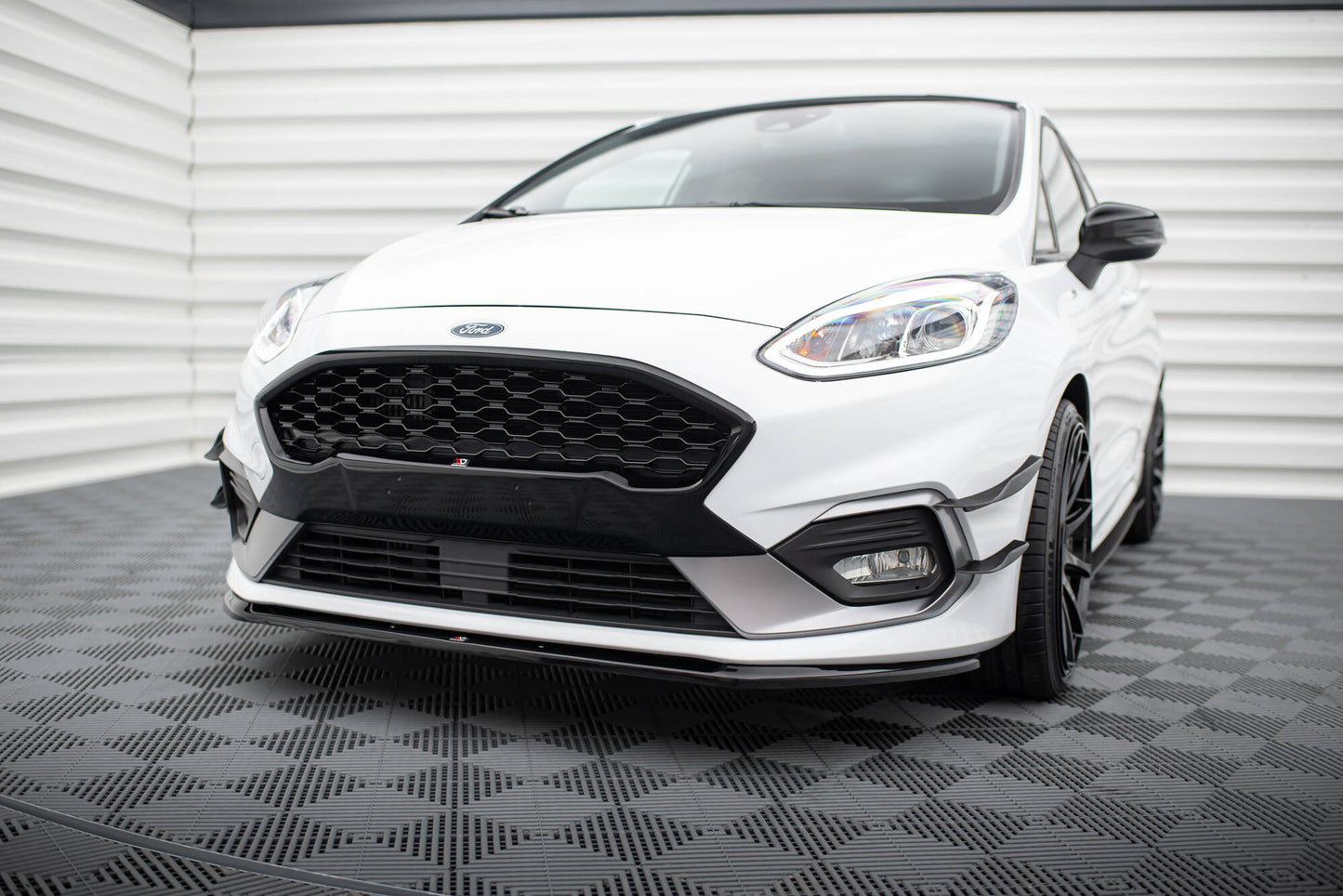 Front Ansatz V.3 für Ford Fiesta Mk8 ST / ST-Line schwarz Hochglanz