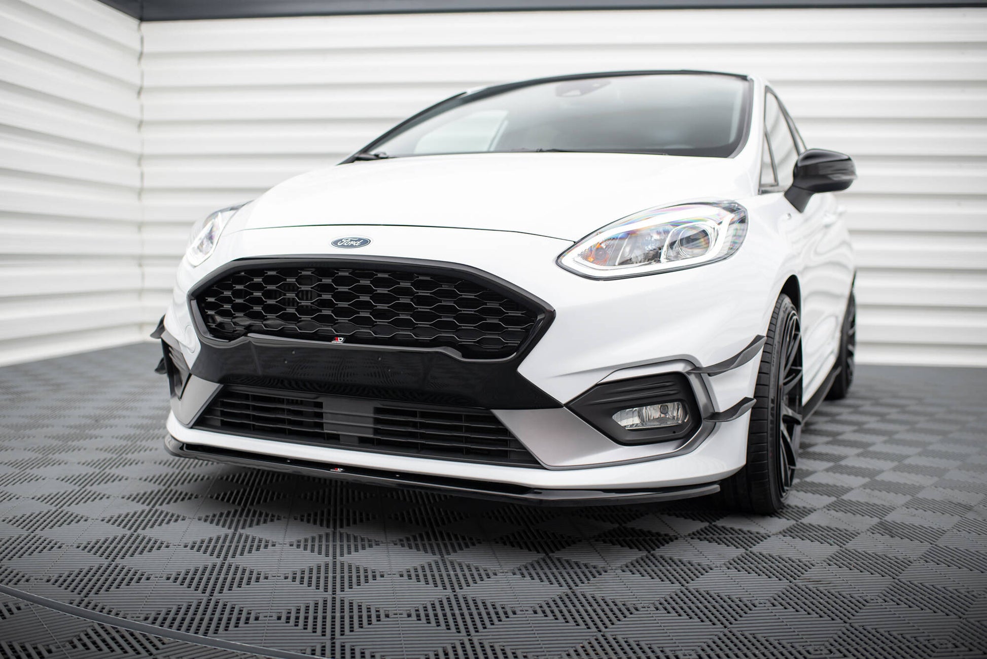 Front Ansatz V.3 für Ford Fiesta Mk8 ST / ST-Line schwarz Hochglanz