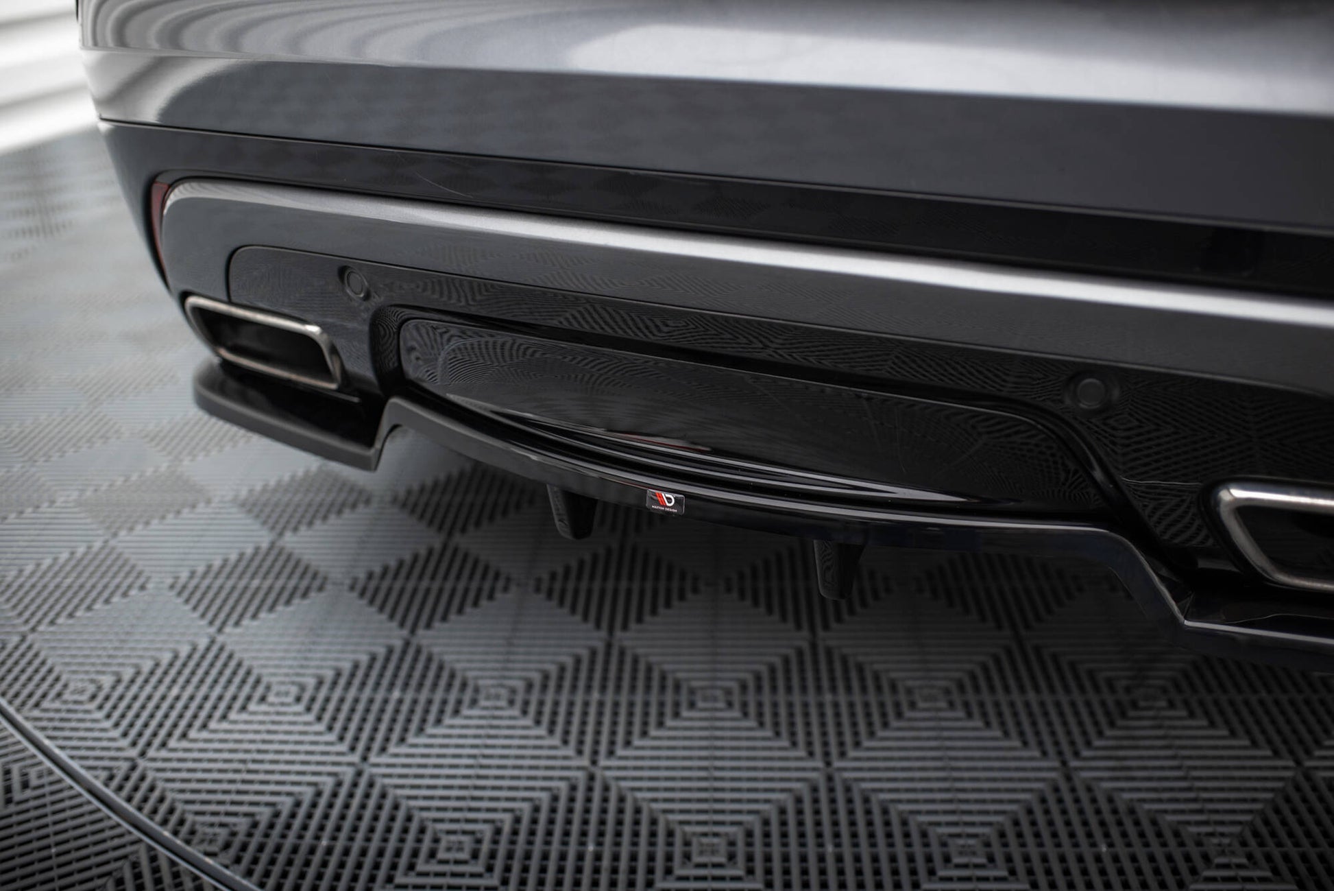 Mittlerer Cup Diffusor DTM Look Heck Ansatz für V.1 Land Rover Range Rover Velar R-Dynamic Mk1 schwarz Hochglanz