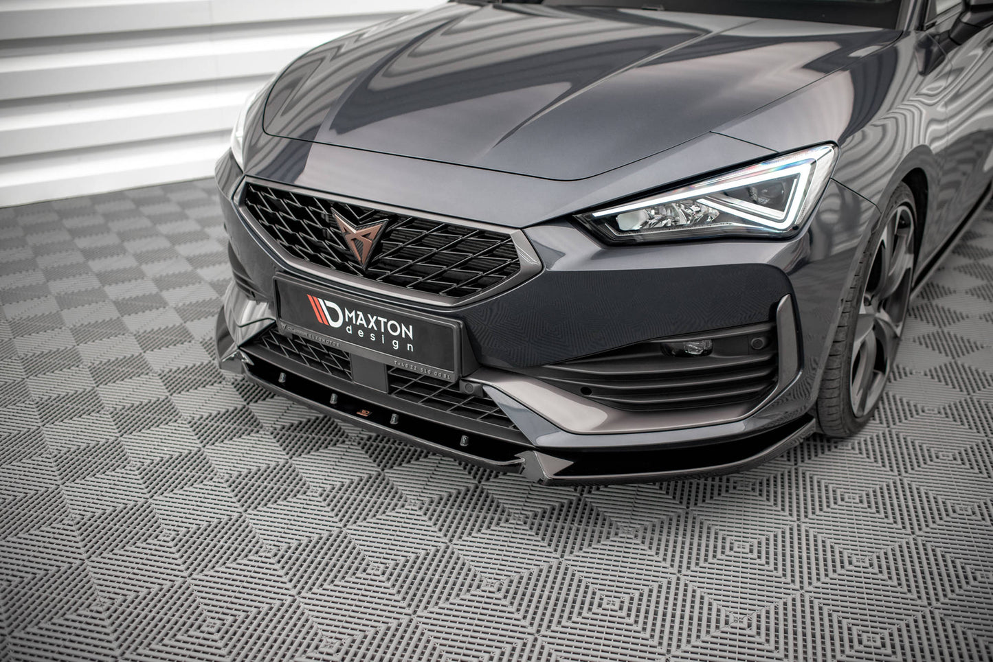 Front Ansatz V.1 für Cupra Leon Mk1 schwarz Hochglanz