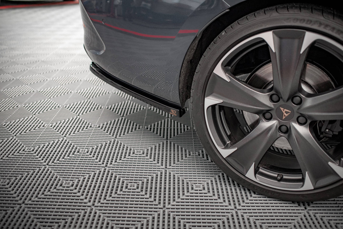 Heck Ansatz Flaps Diffusor für Cupra Leon ST Mk1  schwarz Hochglanz