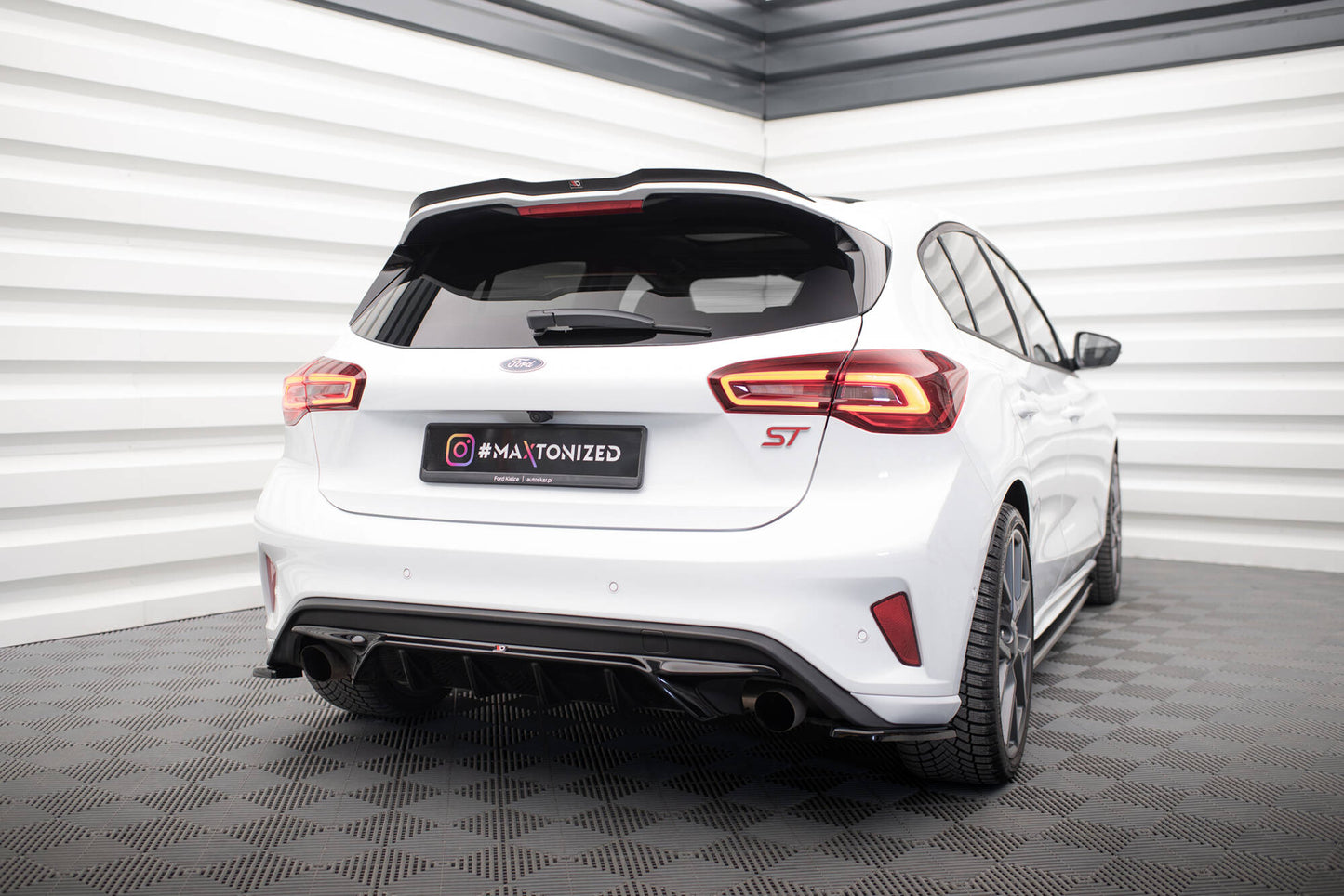 Diffusor Heck Ansatz V.2 für Ford Focus Hatchback ST Mk4  schwarz Hochglanz