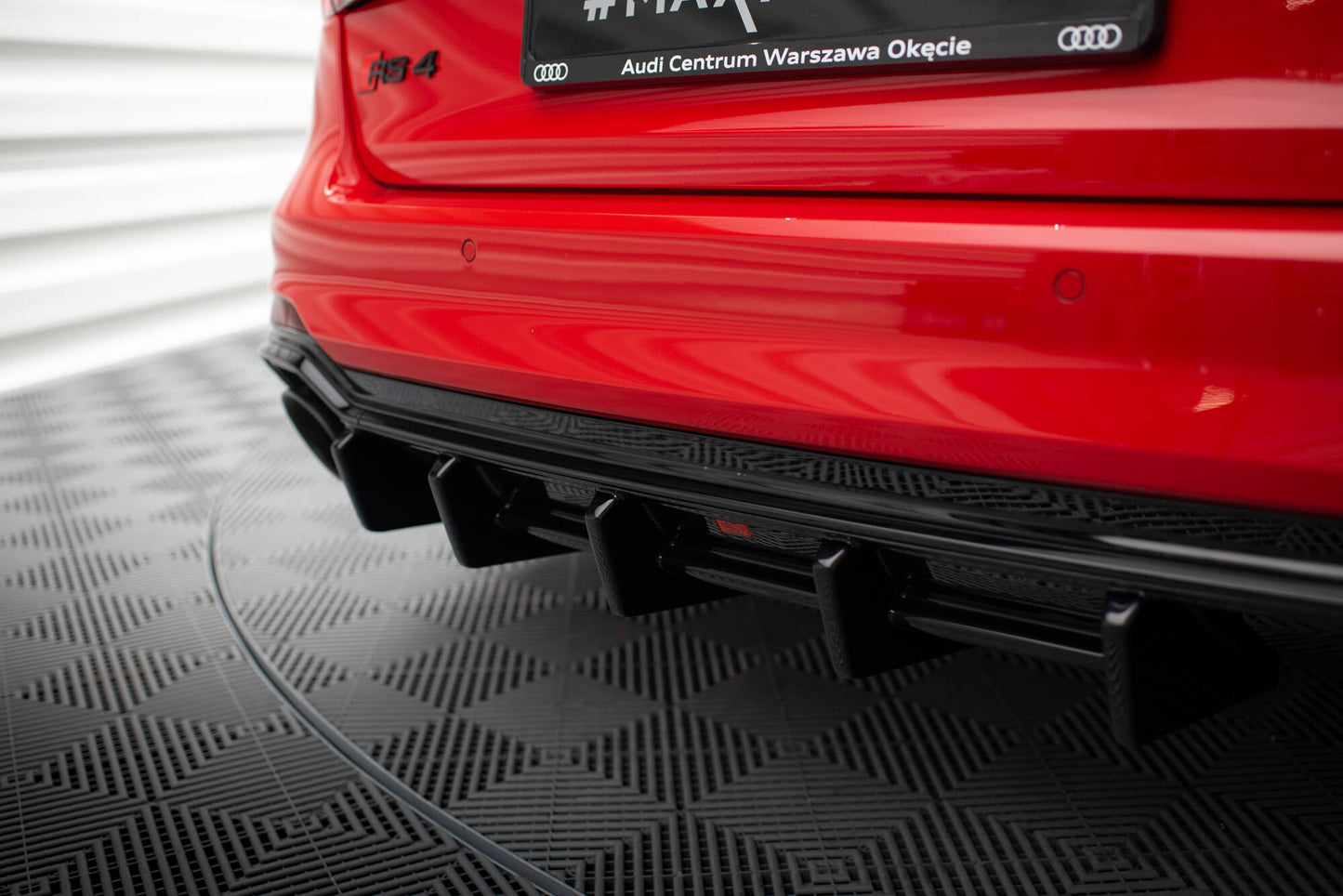 Diffusor Heck Ansatz für Audi RS4 B9 / B9 Facelift  schwarz Hochglanz