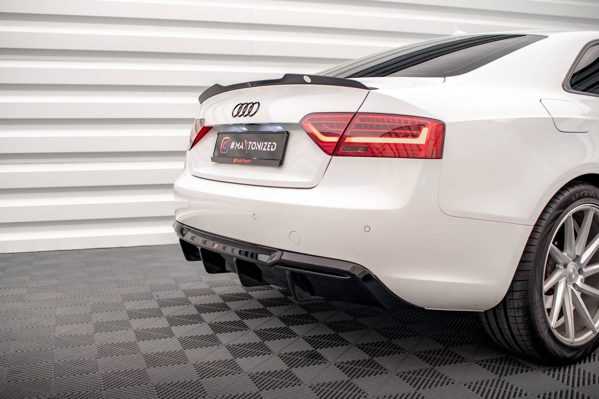 Diffusor Heck Ansatz für Audi A5 8T Facelift (Doppelauspuff li.)