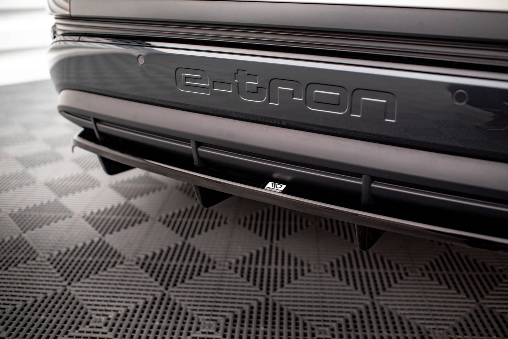 Mittlerer Cup Diffusor DTM Look Heck Ansatz für Audi Q4 e-tron Sportback S-line Mk1 schwarz Hochglanz