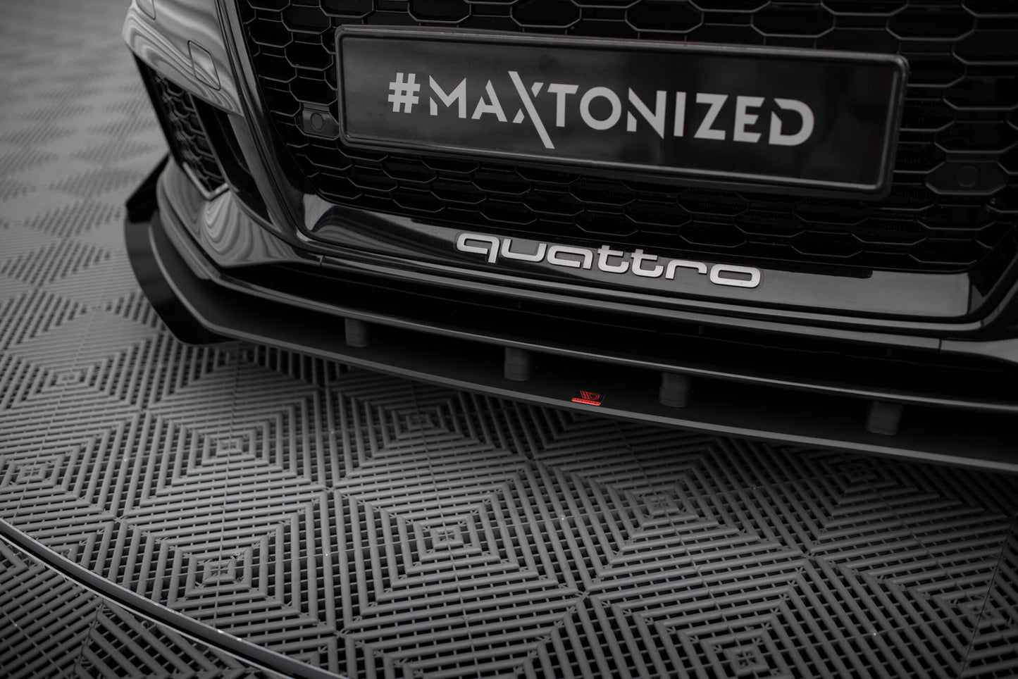 Street Pro Front Ansatz für +Flaps für V.1 + Flaps Audi RS3 Limousine 8V Facelift schwarz Hochglanz