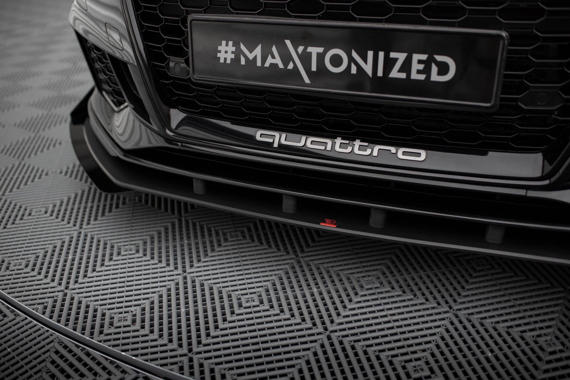 Street Pro Front Ansatz für +Flaps für V.1 + Flaps Audi RS3 Limousine 8V Facelift schwarz Hochglanz