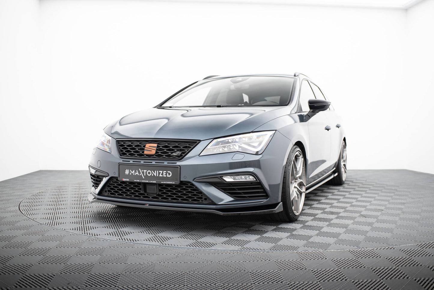 Front Ansatz V.7 für Seat Leon Cupra / FR Mk3 FL schwarz Hochglanz