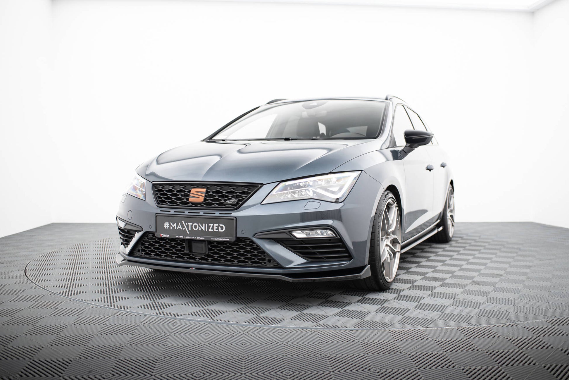 Front Ansatz V.7 für Seat Leon Cupra / FR Mk3 FL schwarz Hochglanz