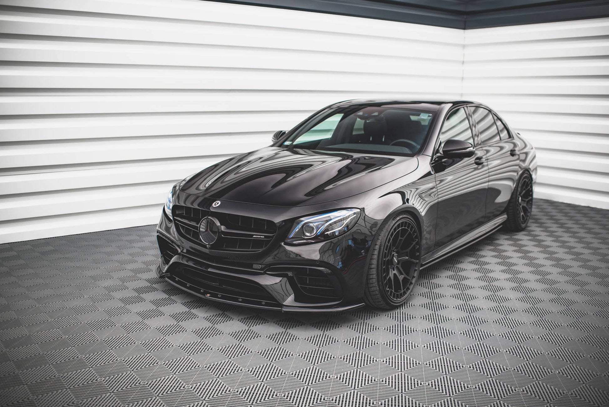 Front Ansatz V.3 für Mercedes-Benz E63 AMG Kombi/Limousine S213/W213 schwarz Hochglanz