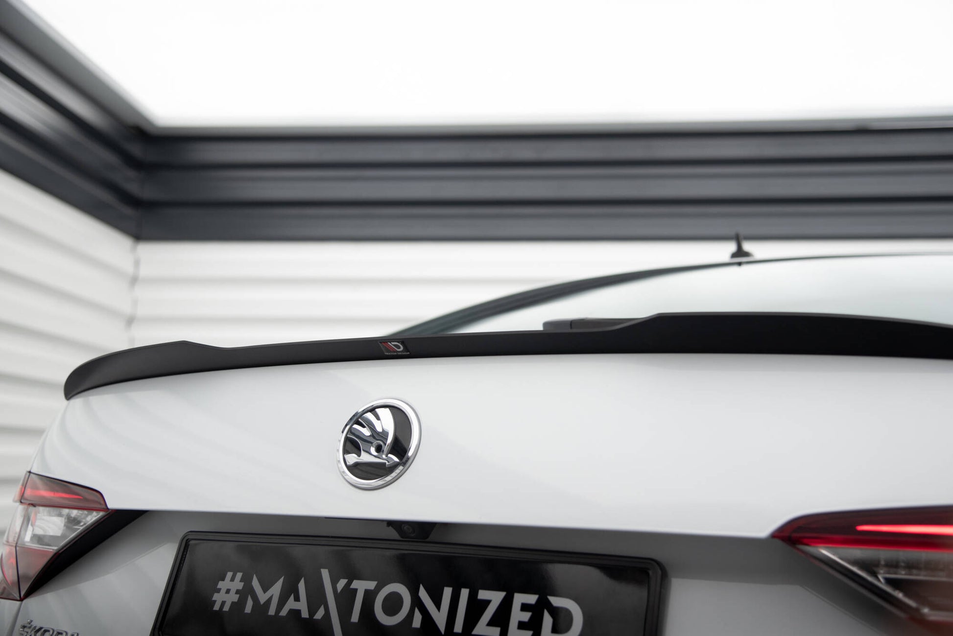 Spoiler CAP V.2 für Skoda Superb Liftback Mk3 / Mk3 Facelift schwarz Hochglanz