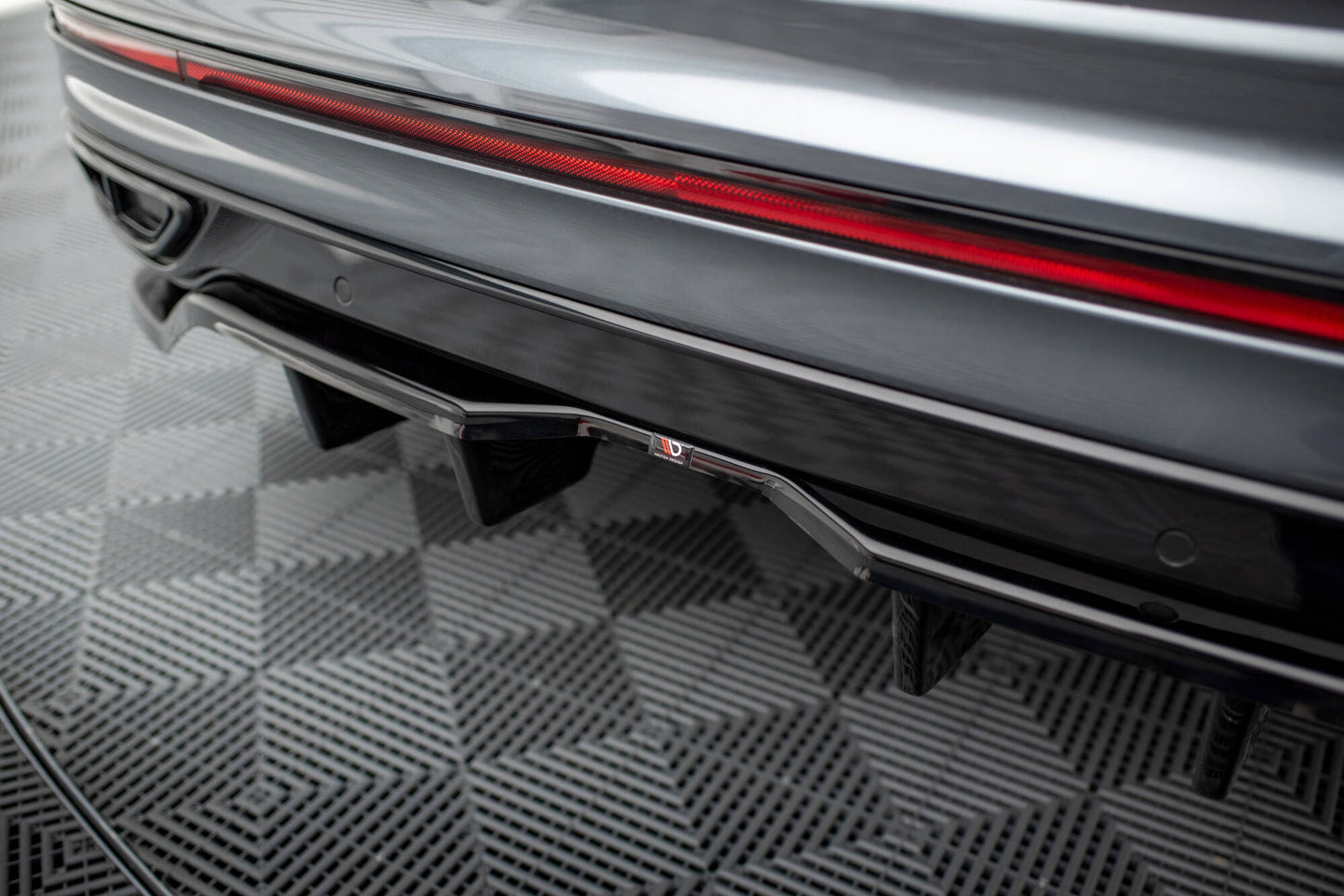 Mittlerer Cup Diffusor DTM Look Heck Ansatz für VW Tiguan Allspace R-Line Mk2 Facelift schwarz Hochglanz