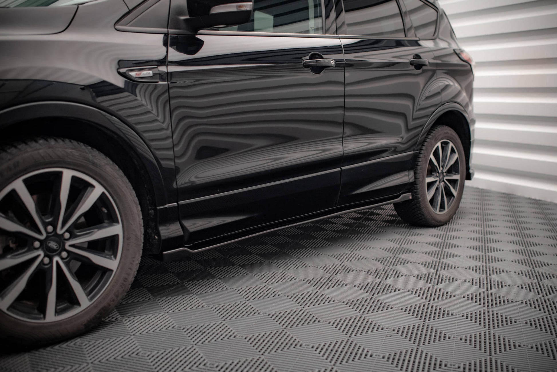 Seitenschweller Ansatz für Ford Escape ST-Line Mk3 schwarz Hochglanz