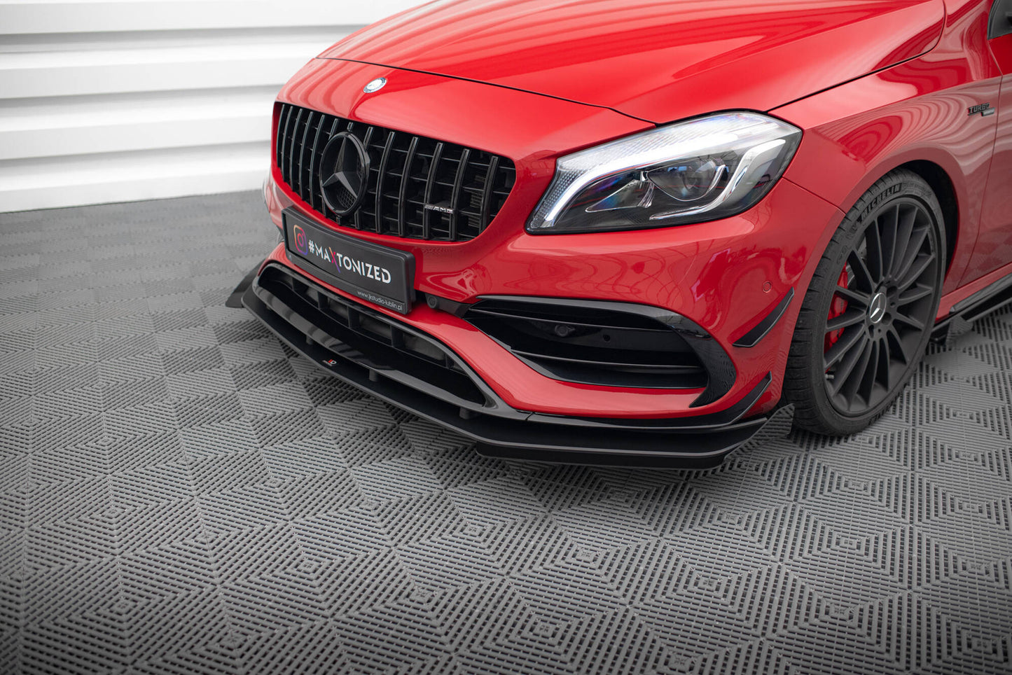 Street Pro Front Ansatz für +Flaps für + Flaps Mercedes-Benz A 45 AMG Aero W176 Facelift schwarz Hochglanz