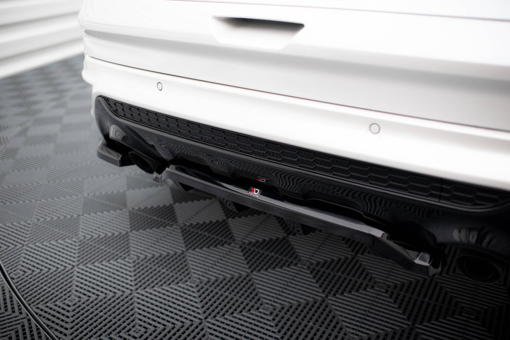 Mittlerer Cup Diffusor DTM Look Heck Ansatz für Ford Kuga ST-Line Mk2 schwarz Hochglanz
