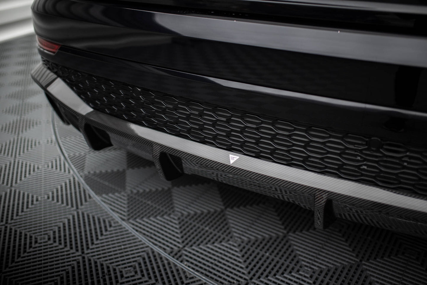 Prepreg Carbon Fiber Diffusor Heck Ansatz für Audi RSQ8 Mk1