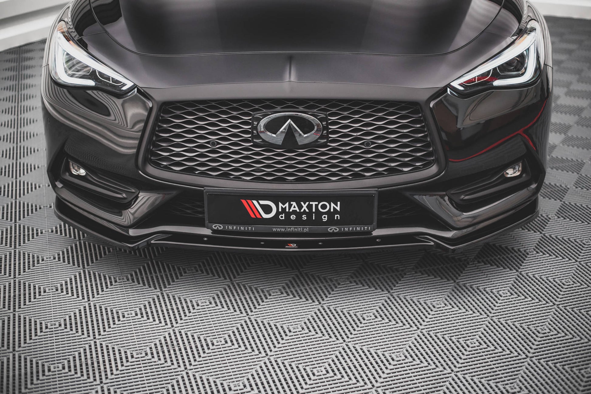 Front Ansatz für Infiniti Q60 S Mk2 schwarz Hochglanz
