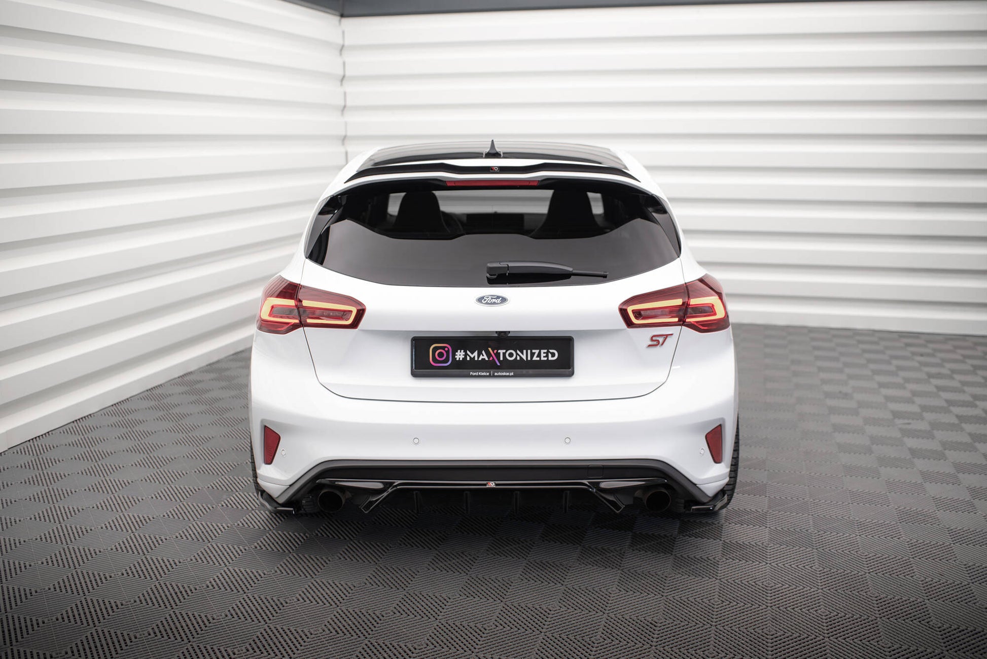 Diffusor Heck Ansatz V.2 für Ford Focus Hatchback ST Mk4  schwarz Hochglanz