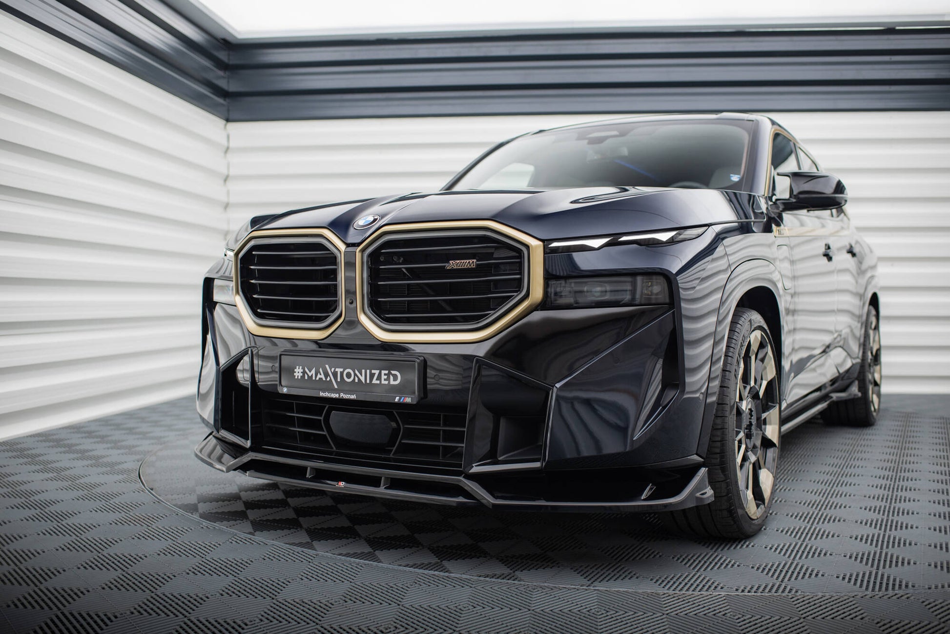 Front Ansatz V.1 für BMW XM G09 schwarz Hochglanz