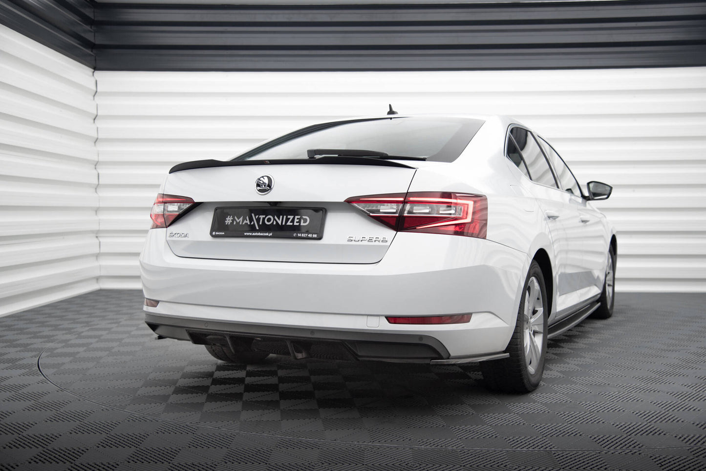 Spoiler CAP V.2 für Skoda Superb Liftback Mk3 / Mk3 Facelift schwarz Hochglanz