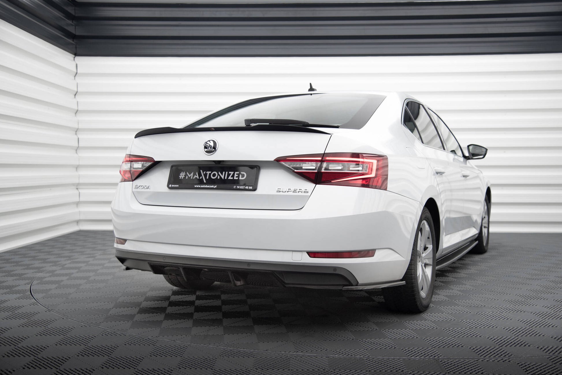 Spoiler CAP V.2 für Skoda Superb Liftback Mk3 / Mk3 Facelift schwarz Hochglanz