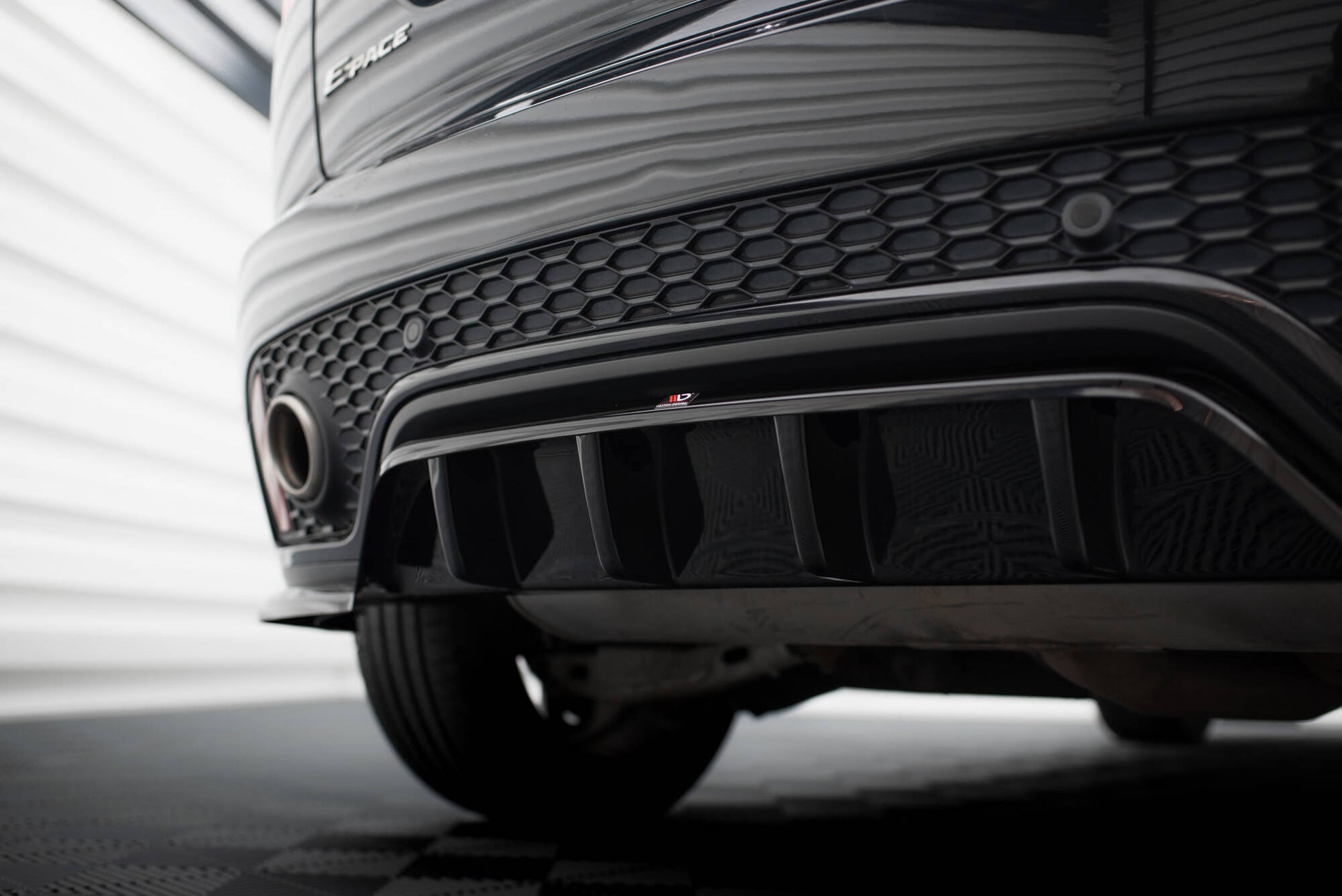 Mittlerer Cup Diffusor DTM Look Heck Ansatz für Jaguar E-Pace R-Dynamic Mk1 schwarz Hochglanz
