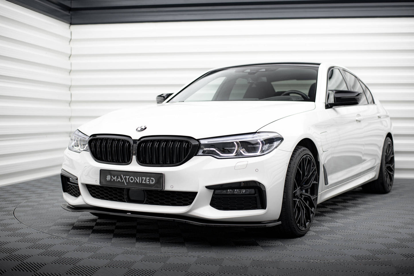 Front Ansatz V.2 für BMW 5er M-Paket / M550d / M550i G30/ G31 M-Paket schwarz Hochglanz