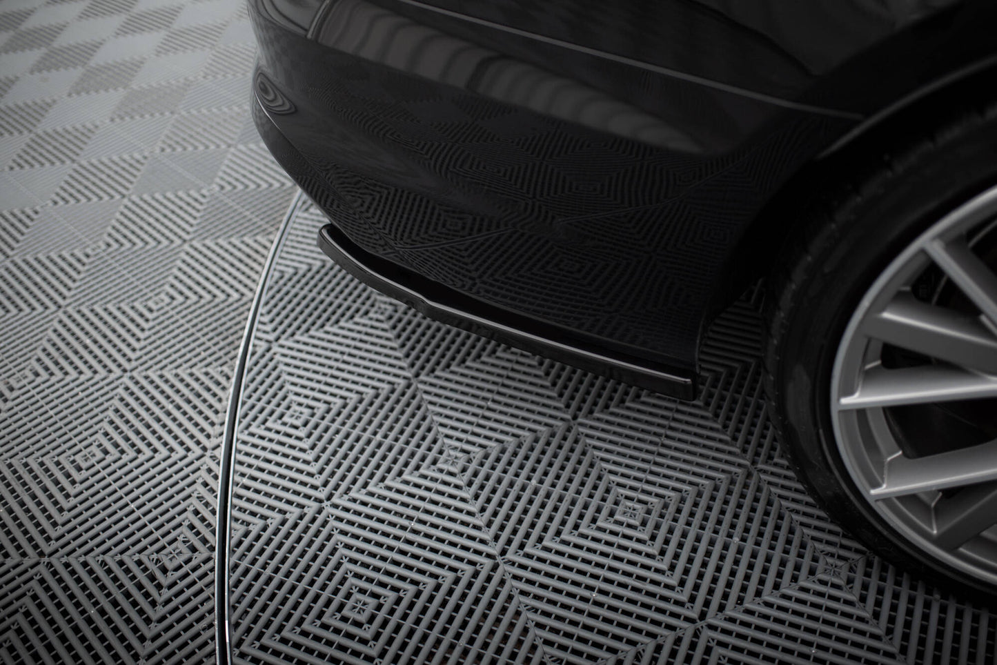 Heck Ansatz Flaps Diffusor für Audi S4 B9 Facelift schwarz Hochglanz