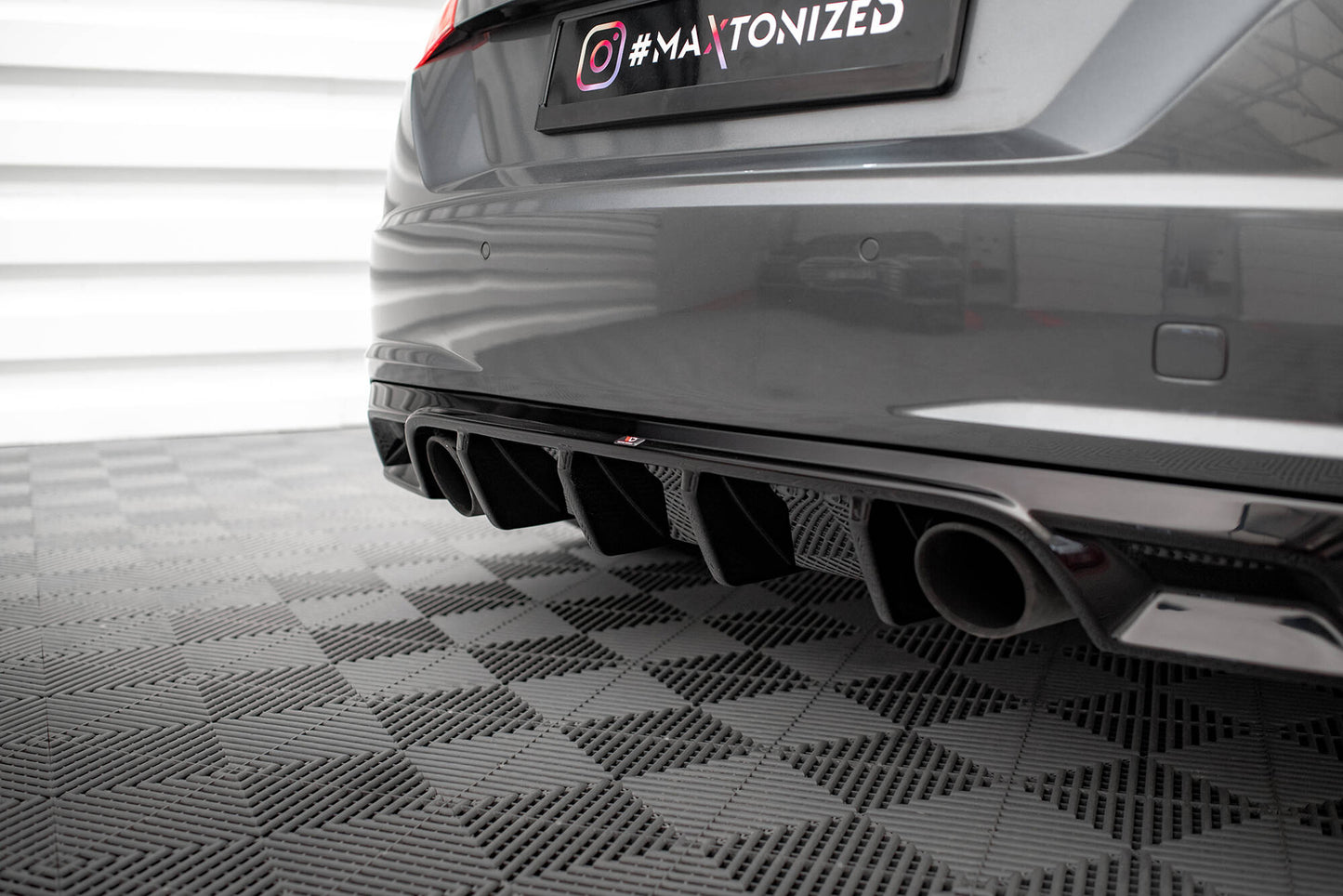 Diffusor Heck Ansatz für Audi TT S-Line 8S schwarz Hochglanz