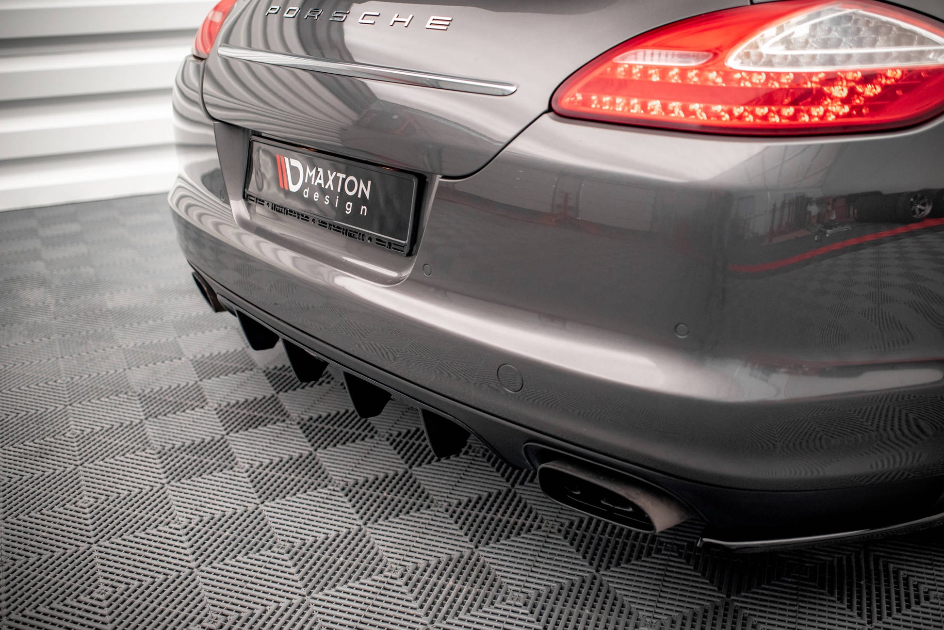 Diffusor Heck Ansatz für Porsche Panamera / Panamera Diesel 970 schwarz Hochglanz