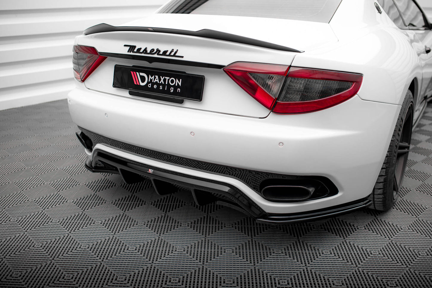 Diffusor Heck Ansatz für Maserati Granturismo Mk1 schwarz Hochglanz